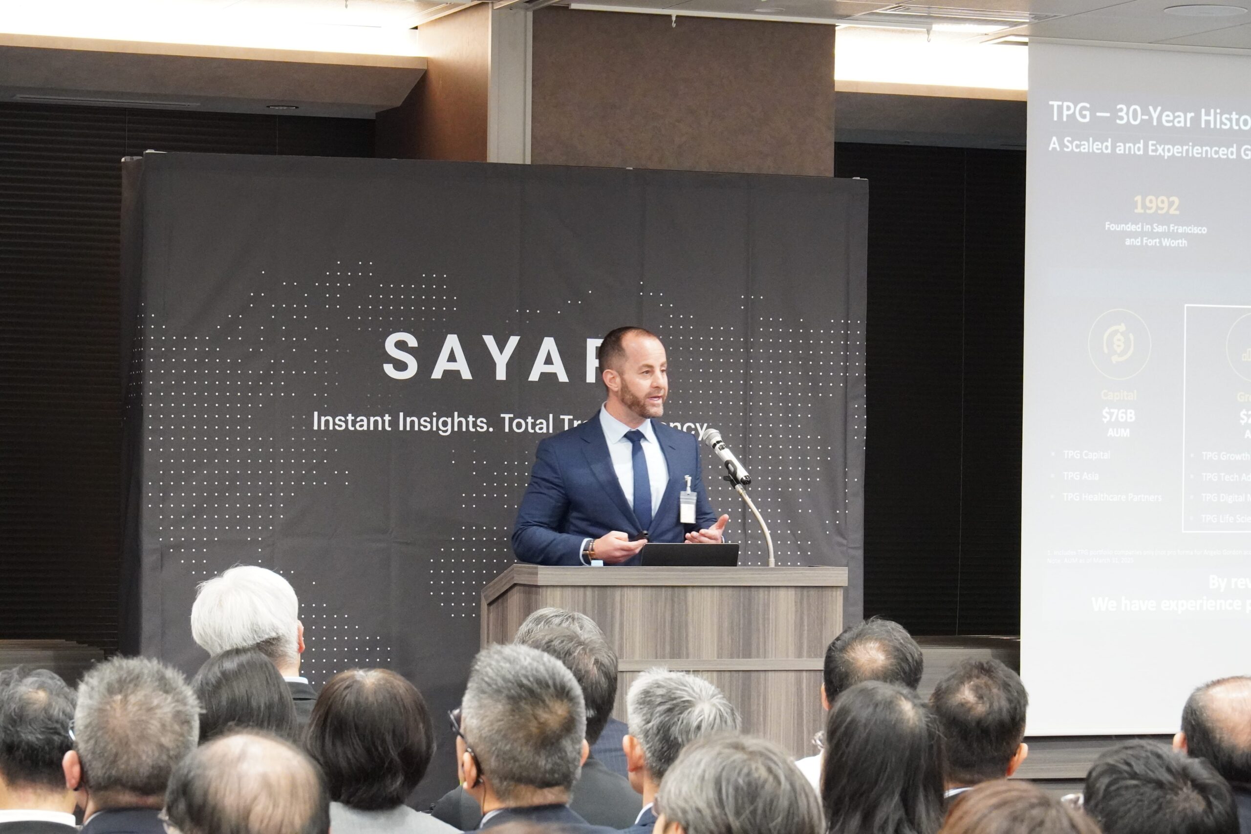 会議室に集まる人々

AI 生成コンテンツは誤りを含む可能性があります。